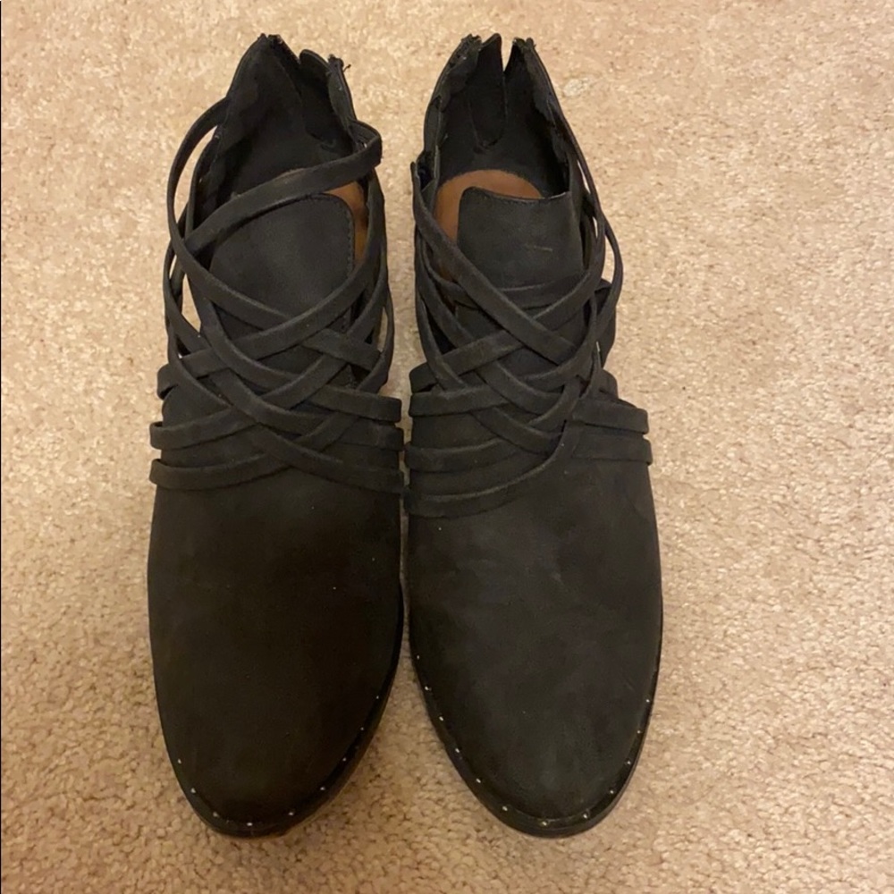 Maurices Black heeled bootie